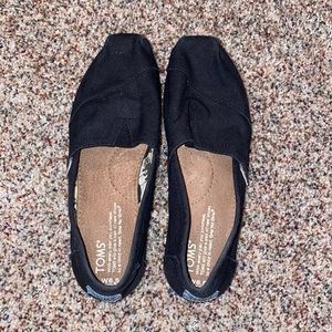 Black Tom’s slide on shoes sz 6.5